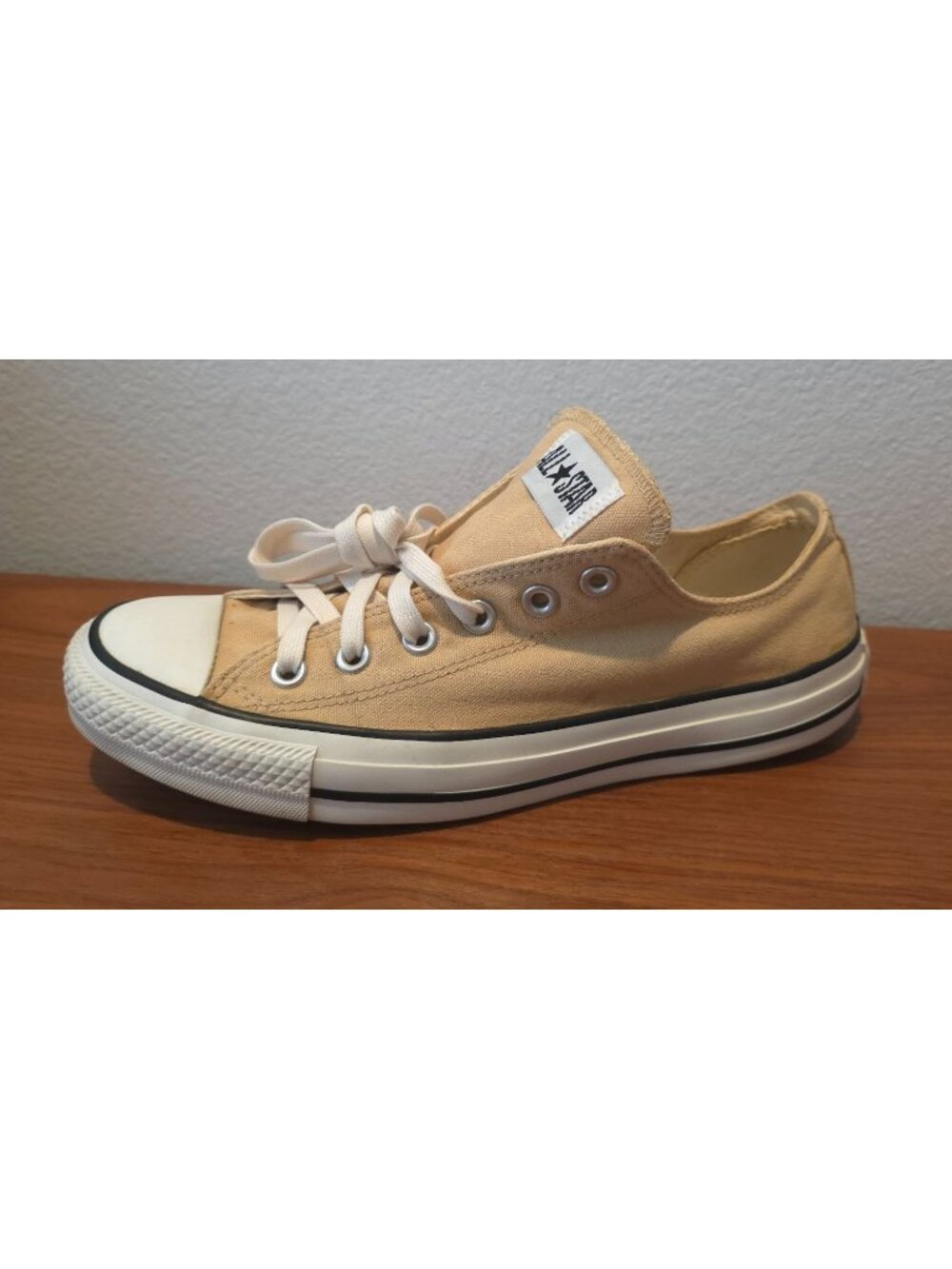 Converse All Star Low-Top Beige Canvas Sneakers Unisex Sz 8M / 10F